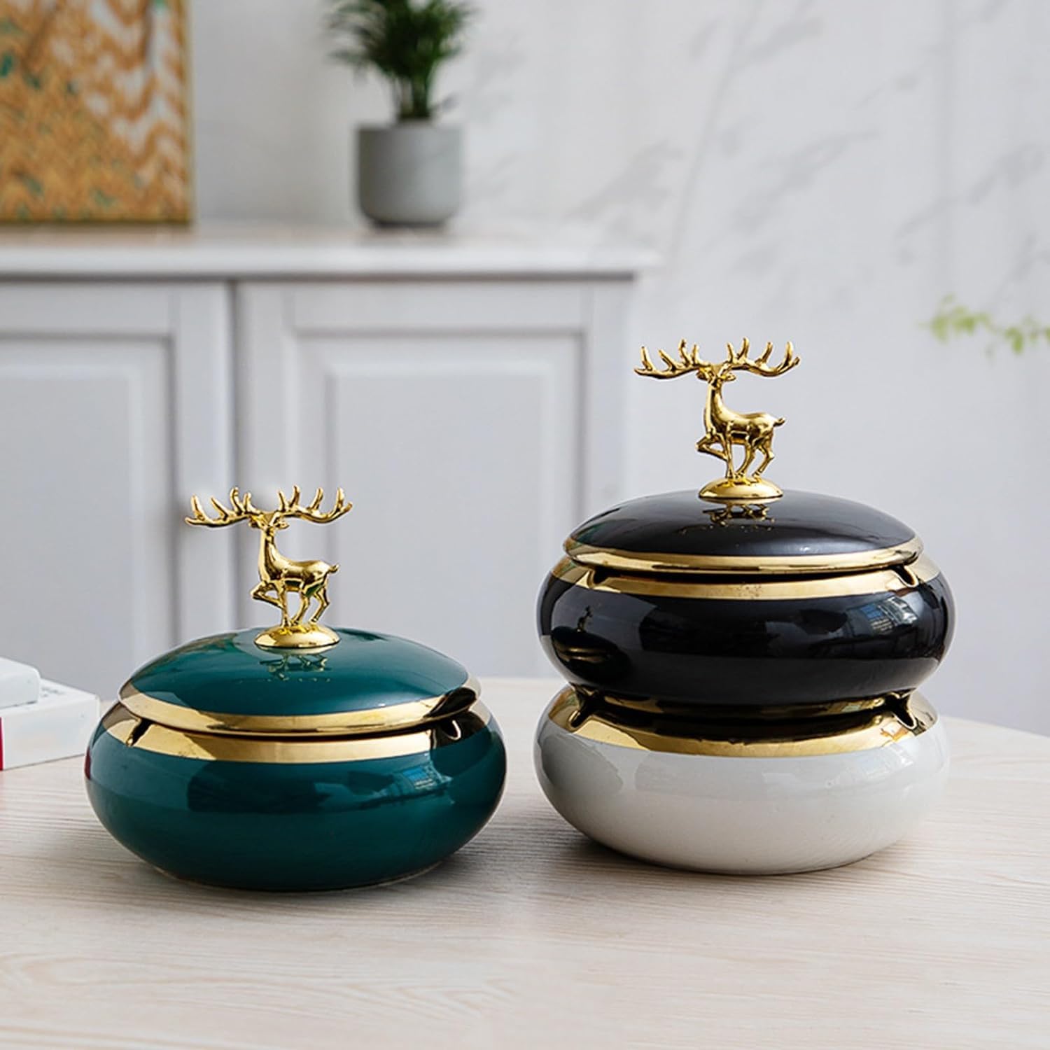 Fashion Ceramic Ashtray with Lid, Deer Statue